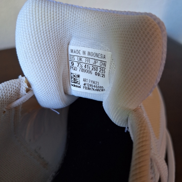 Adidas womens run falcon 2.0, gently used condition. Worn a few times - Picture 7 of 7